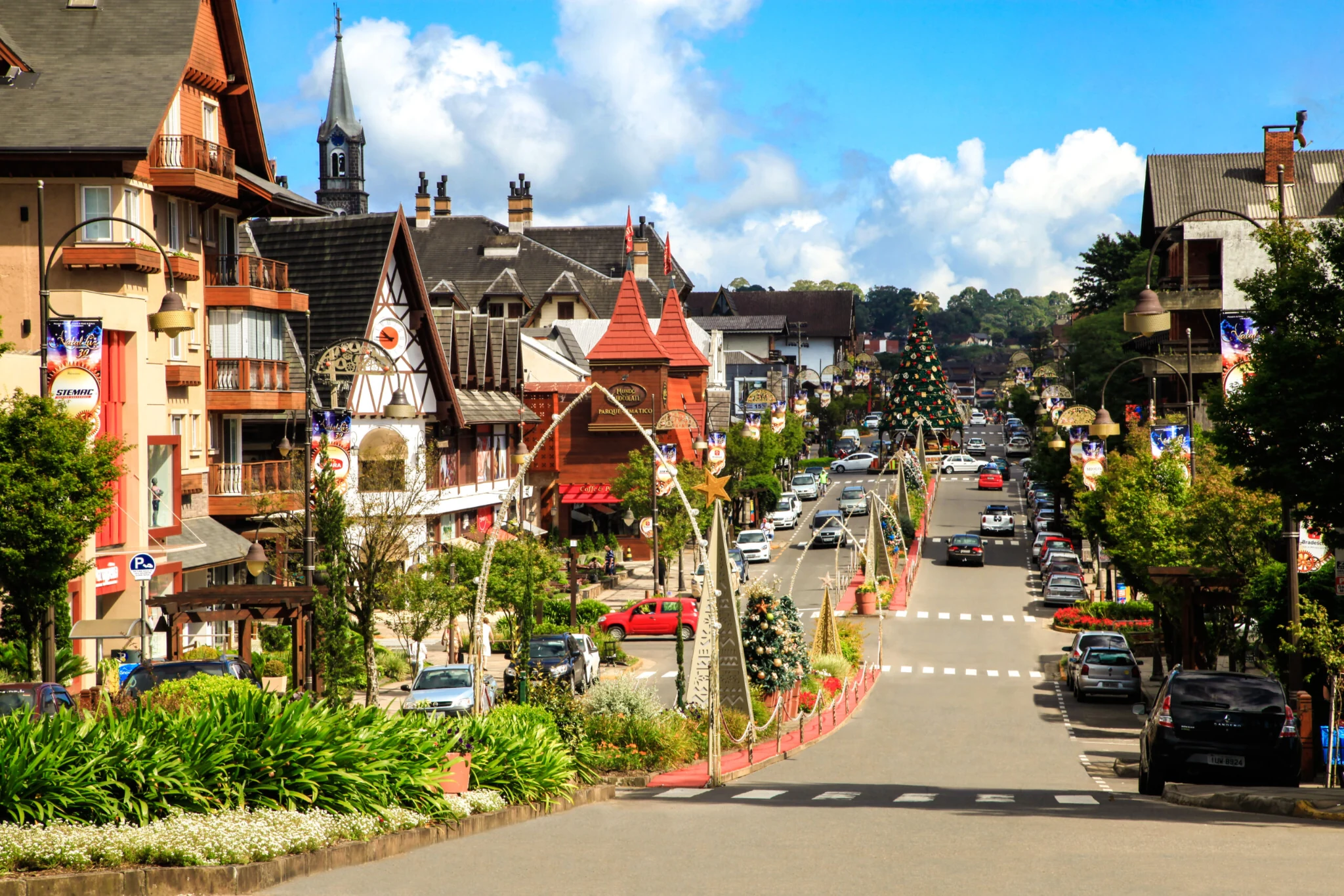 Gramado — avenida central e arquitetura serrana