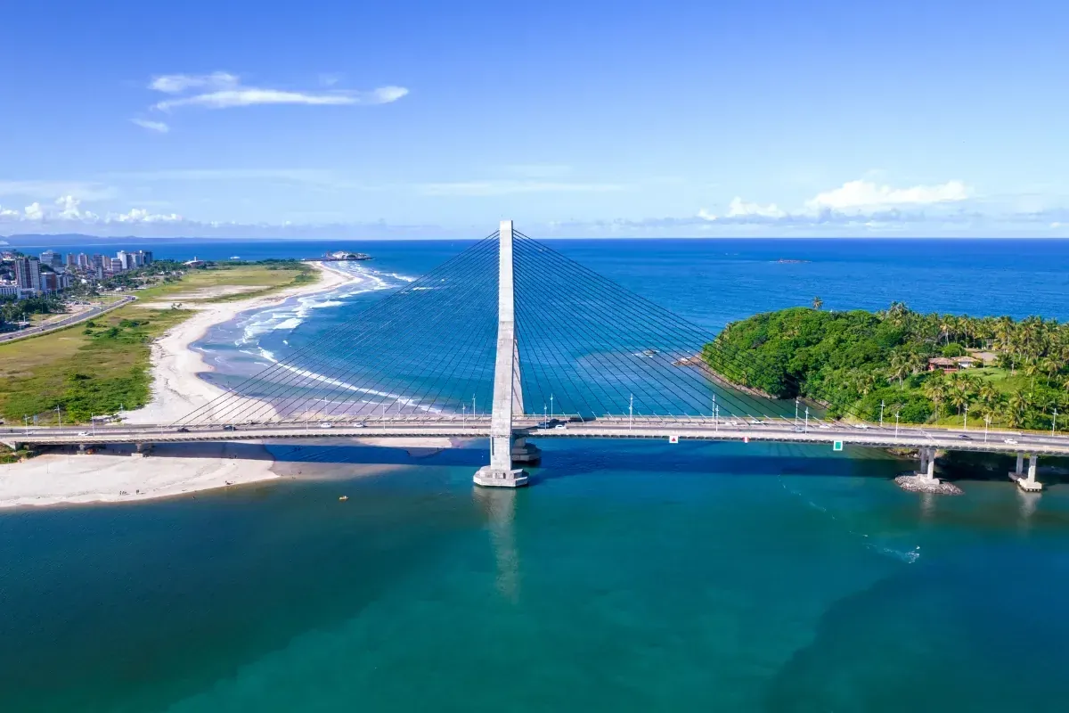 Ilhéus — ponte e paisagem costeira