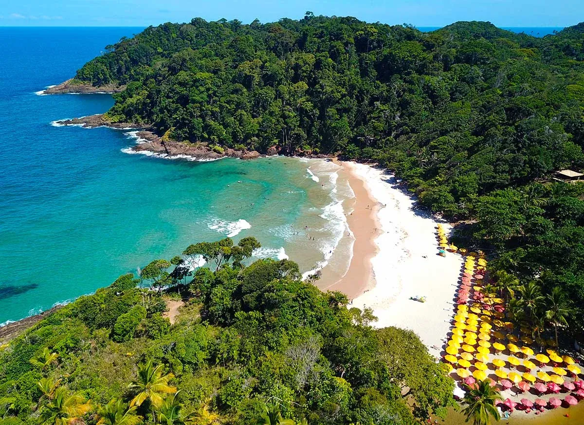 Itacaré — praia cercada por Mata Atlântica